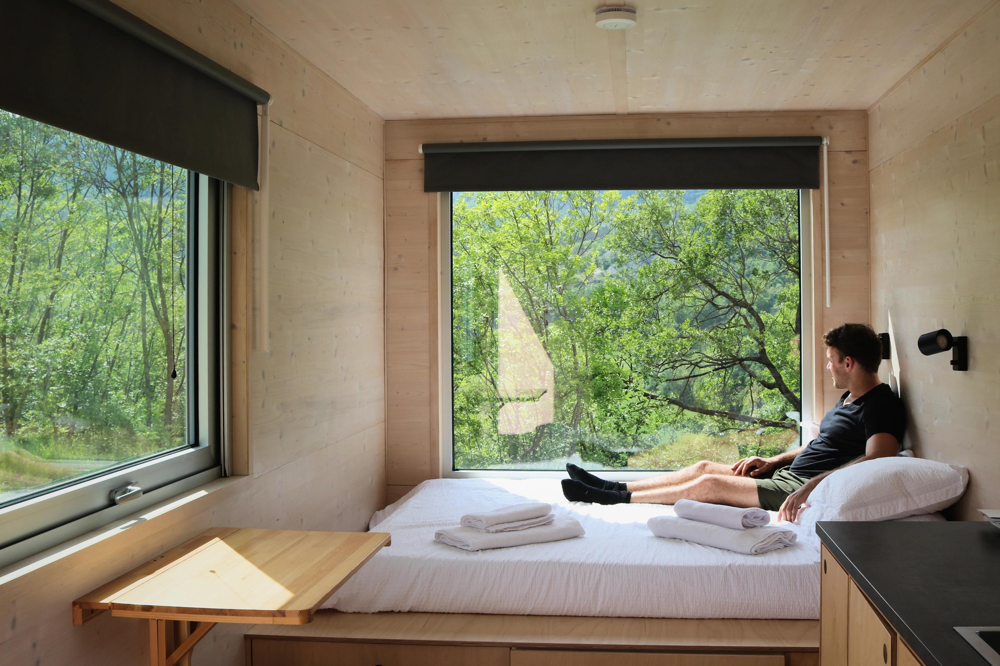 vetrata panoramica della tiny house prugnola in val tidone